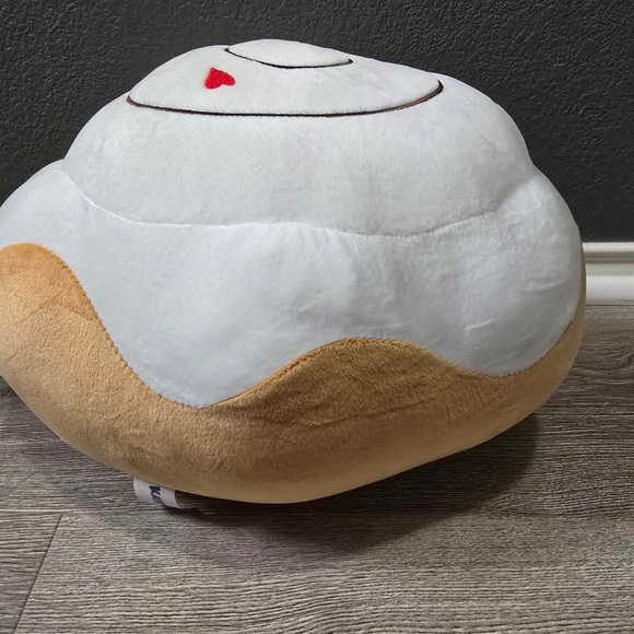 NWT Food Sweet Plush Cinnamon Roll Pillow Swirly Icing Top With Hearts - Picture 4 of 7